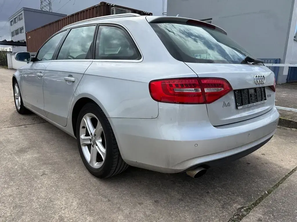 Używany Audi A4 Ambition 170 KM (125 kW) 2012 Srebrny Kombi