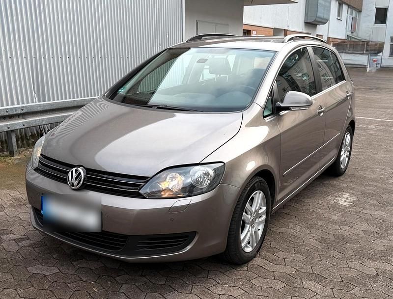 Braun Gebraucht 2013 VW Golf Comfortline Limousine | 7.890 € (Superpreis) - Bild 1/4