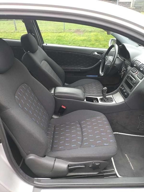 Gebraucht Mercedes C180 129 PS (94 kW) 2002 Silber Coupé