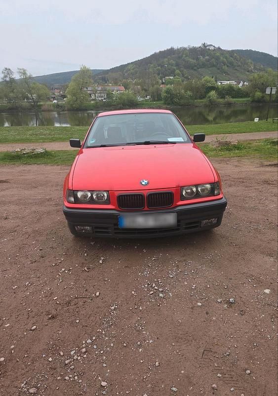 Second-hand BMW 318 90 CP (66 kW) 1995 Roșu Berlinǎ