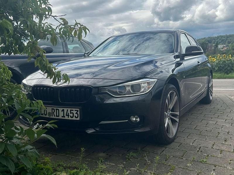 Schwarz Gebraucht 2012 BMW 320 Limousine | 7.900 € (Fairer Preis) - Bild 1/4