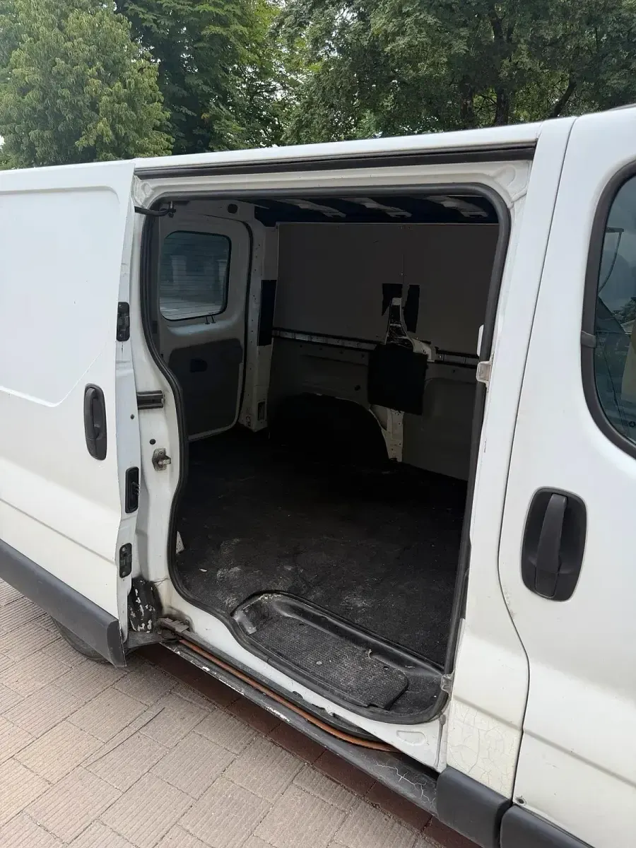 Gebraucht Renault Trafic 101 PS (74 kW) 2004 Weiß Van / Kleinbus