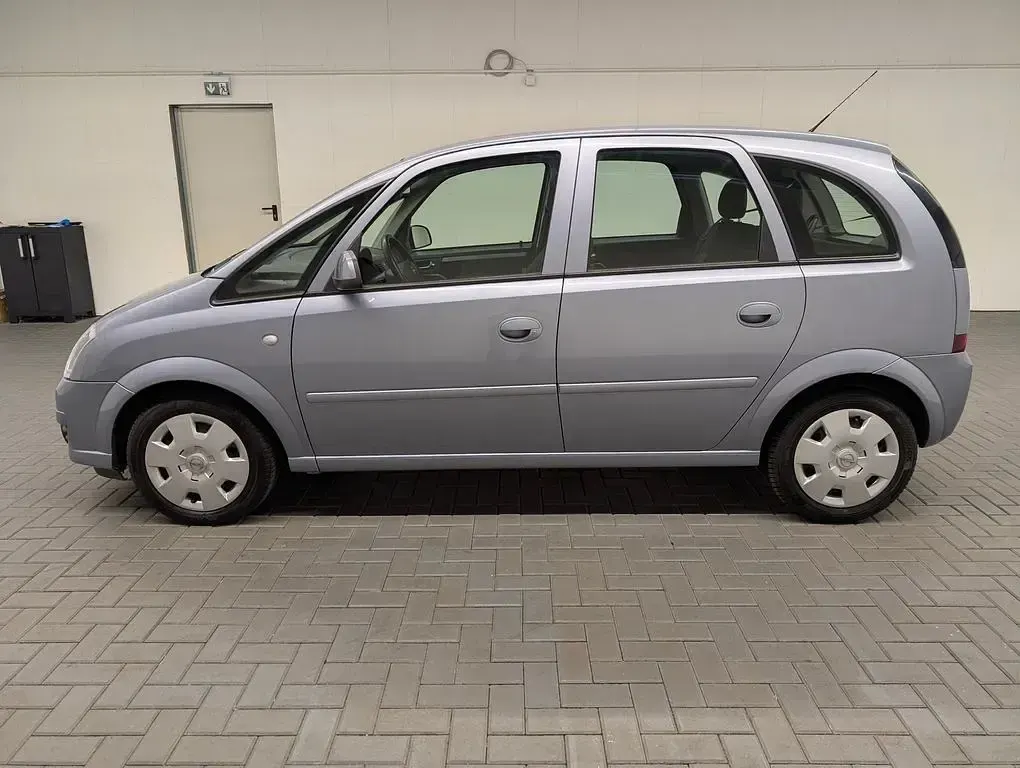 Gebraucht Opel Meriva Edition 90 PS (66 kW) 2010 Silber Van / Kleinbus