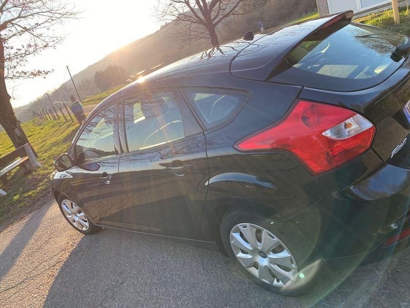 Usata Ford Focus 101 CV (74 kW) 2014 Nero Berlina