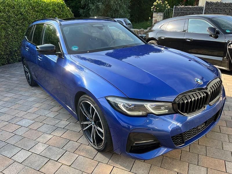 Blau Gebraucht 2021 BMW 320 M Sport Limousine | 27.299 € (Superpreis) - Bild 1/2