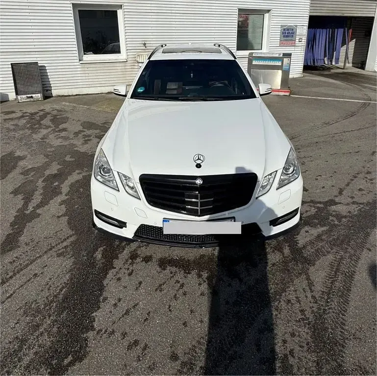 Gebraucht Mercedes E250 Avantgarde 204 PS (150 kW) 2012 Weiß Limousine