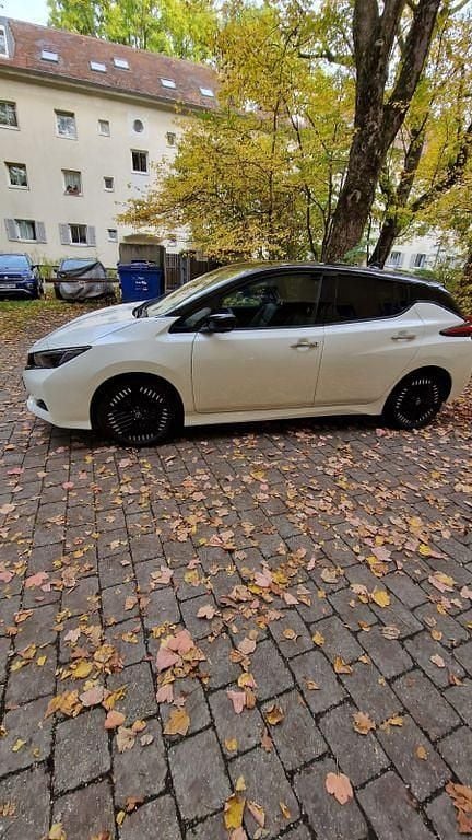 Gebraucht Nissan Leaf Tekna 110 kW (150 PS) 2022 Weiß Kleinwagen