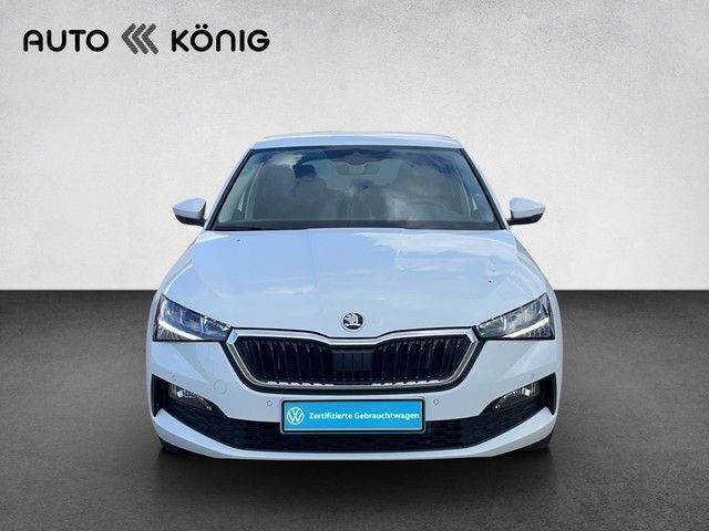 Moonweiss metallic met. Gebraucht 2023 Skoda Scala Style Kleinwagen | 16.890 € (Superpreis) - Bild 1/4