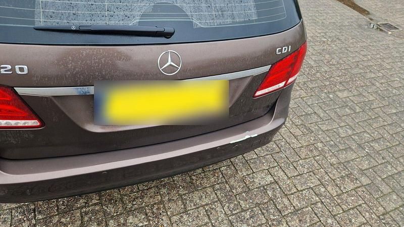 Gebraucht Mercedes E220 Elegance 170 PS (125 kW) 2013 Braun Kombi