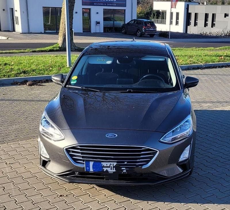 Gebraucht Ford Focus Titanium 120 PS (88 kW) 2019 Grau Limousine
