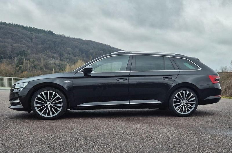 Gebraucht Skoda Superb LAURIN & KLEMENT 156 PS (114 kW) 2020 Schwarz Kombi
