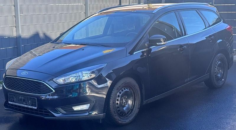 Gebraucht Ford Focus Business Edition 125 PS (91 kW) 2015 Schwarz Kombi