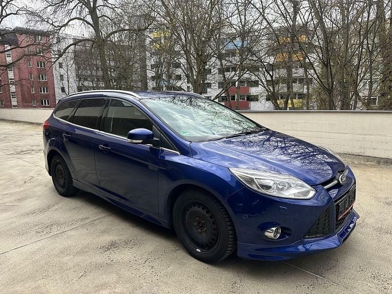 Gebraucht Ford Focus Individual 150 PS (110 kW) 2014 Blau Limousine