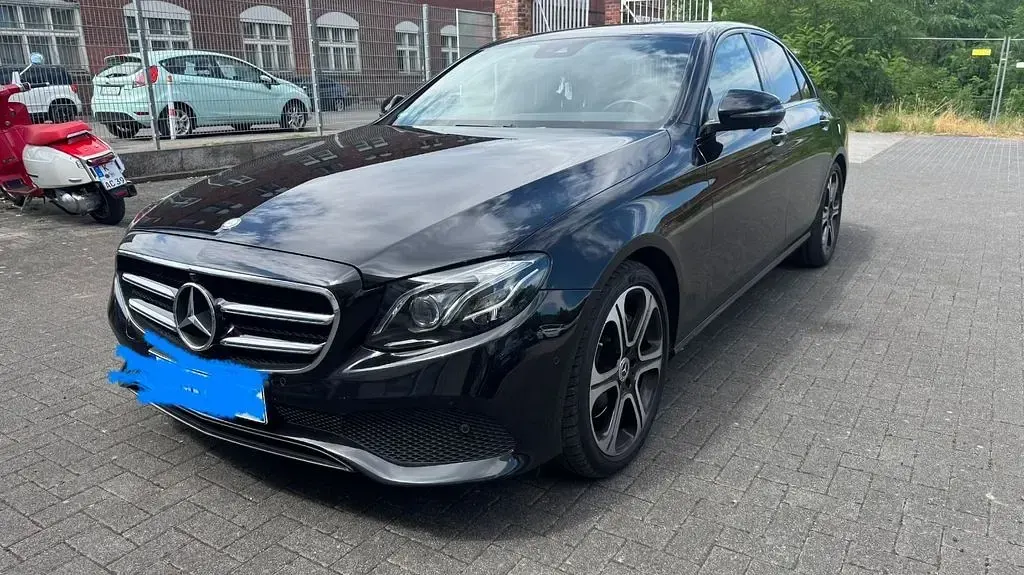 Gebraucht Mercedes E350 Avantgarde 258 PS (189 kW) 2018 Schwarz Limousine
