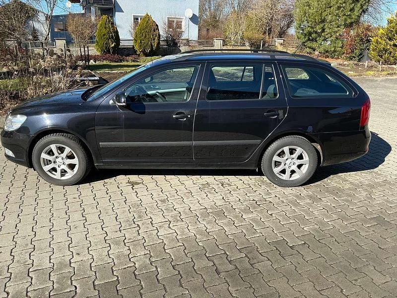 Gebraucht Skoda Octavia Ambiente 140 PS (102 kW) 2011 Schwarz Kombi