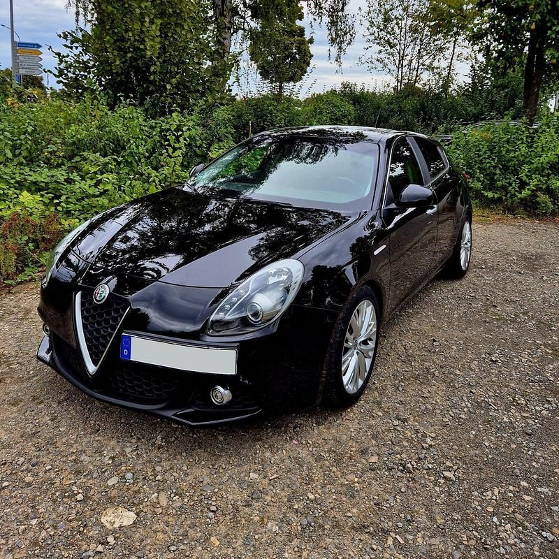 Schwarz Gebraucht 2016 Alfa Romeo Giulietta Kleinwagen | 8.900 € (Superpreis) - Bild 1/4