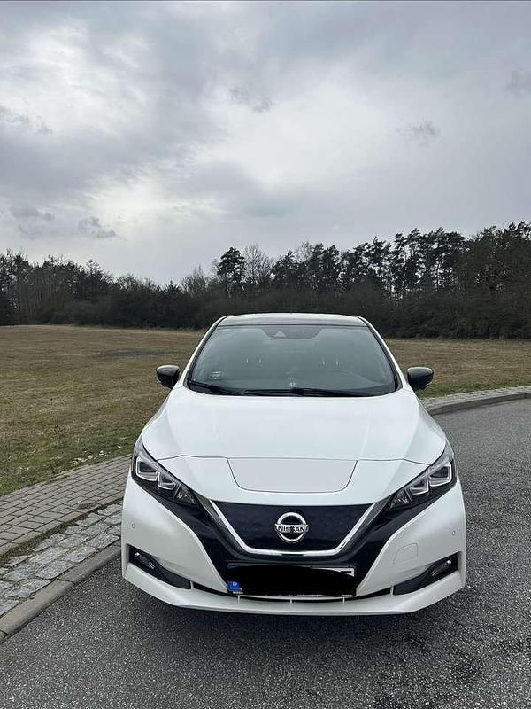 Gebraucht Nissan Leaf Tekna 110 kW (150 PS) 2019 Weiß Kleinwagen