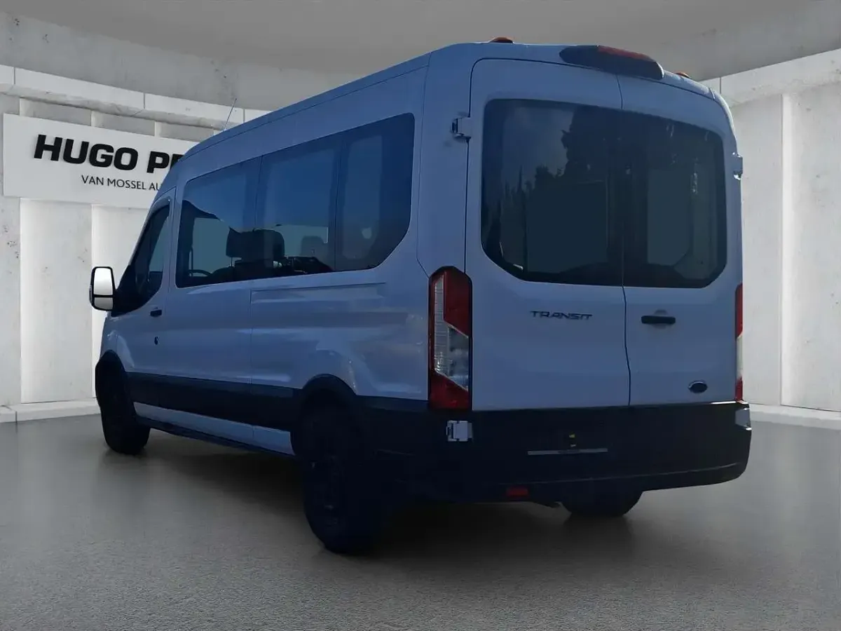 Gebraucht Ford Transit Trend 131 PS (96 kW) 2022 Weiß Van