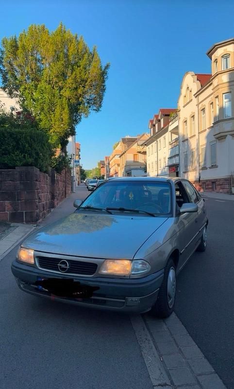 Gold Gebraucht 1998 Opel Astra Kleinwagen | 1.150 € (Fairer Preis) - Bild 1/4
