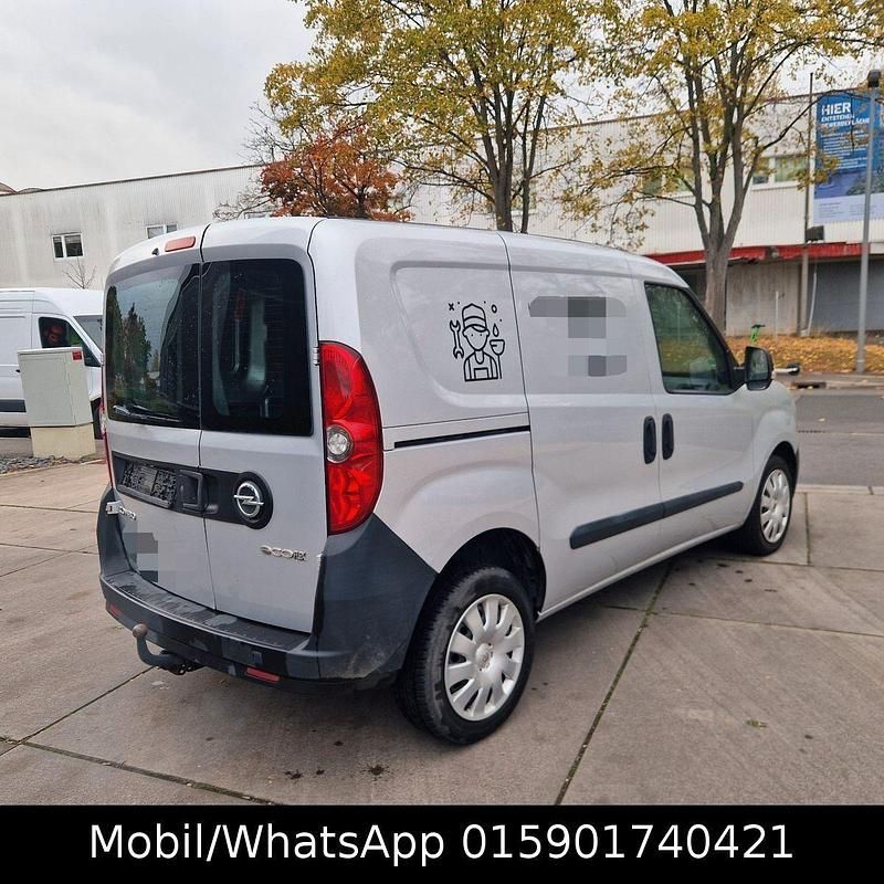 Gebraucht Opel Combo 90 PS (66 kW) 2016 Silber Van / Kleinbus