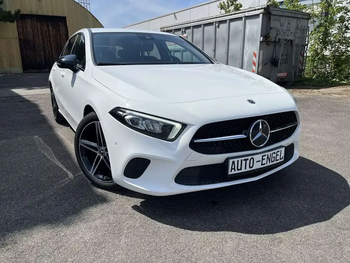 Gebraucht Mercedes A200 Progressive 163 PS (119 kW) 2020 Polarweiss  unilack Limousine