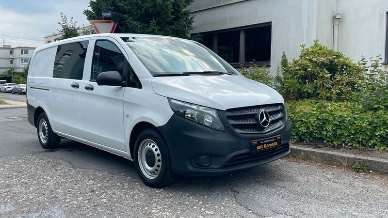 Weiß Gebraucht 2020 Mercedes Vito Van / Kleinbus | 20.468 € (Fairer Preis) - Bild 1/4
