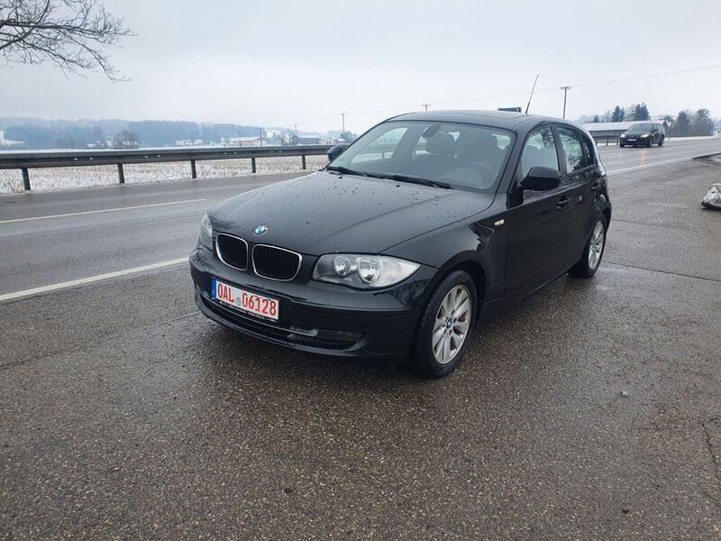 Schwarz Gebraucht 2010 BMW 118 Sport Line Kleinwagen | 9.800 € (Teuer) - Bild 1/4