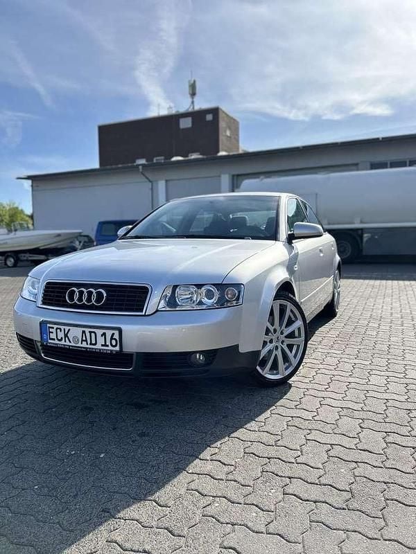 Silber Gebraucht 2002 Audi A4 Limousine | 4.399 € (Teuer) - Bild 1/4