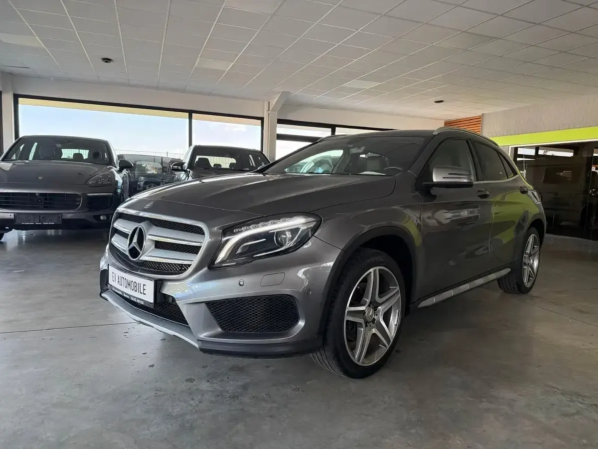 Gebraucht Mercedes GLA250 StreetStyle 211 PS (155 kW) 2015 Grau SUV
