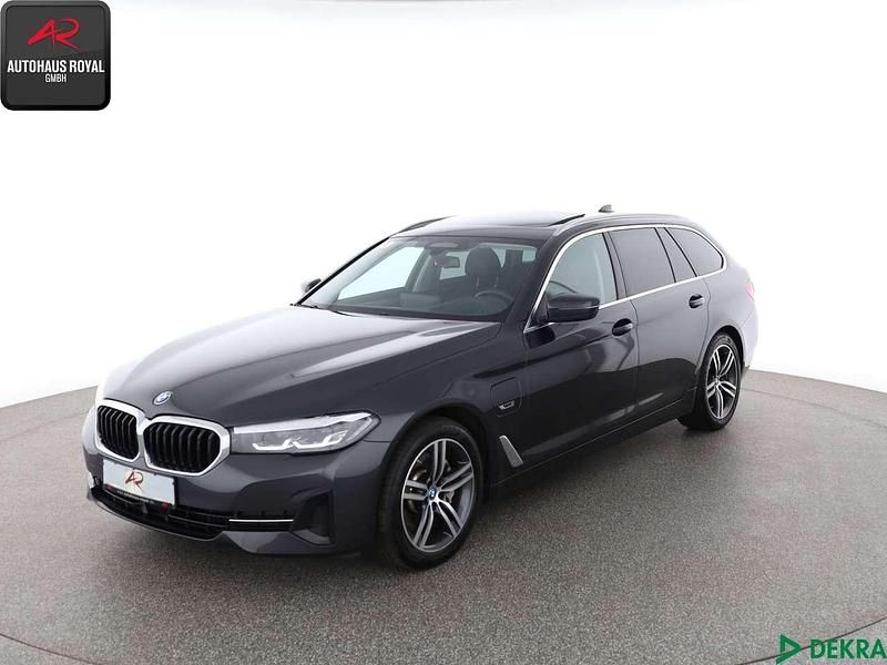 Sophistograu Gebraucht 2021 BMW 530e Sport Line Kombi | 27.670 € (Guter Preis) - Bild 1/4