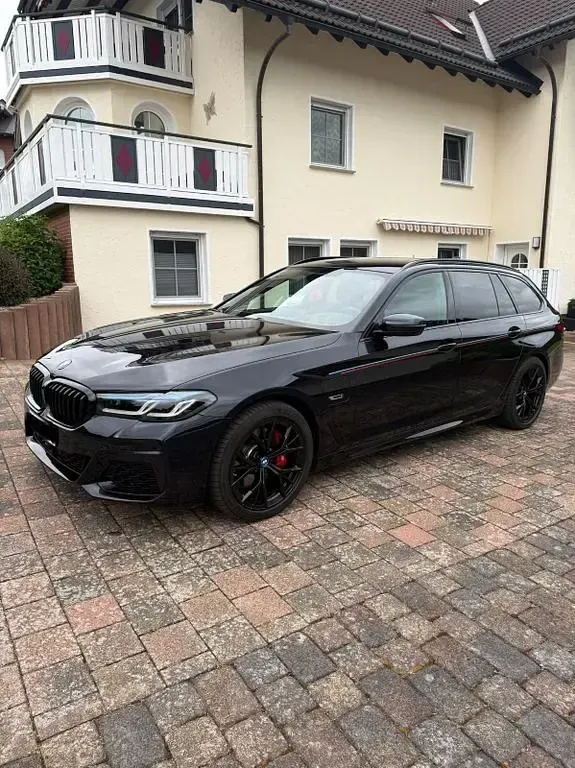 Gebraucht BMW 530e M Sport 292 PS (214 kW) 2023 Schwarz Limousine