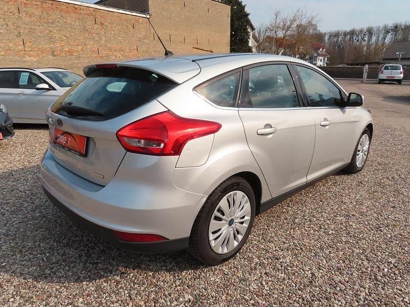 Używany Ford Focus Titanium 101 KM (74 kW) 2015 Srebrny Sedan/Limuzyna