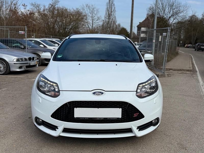 Gebraucht Ford Focus ST 250 PS (183 kW) 2015 Weiß Kombi