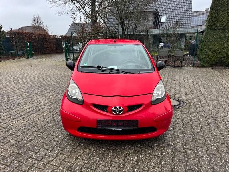 Rot Gebraucht 2009 Toyota Aygo Kleinwagen | 799 € (Guter Preis) - Bild 1/4