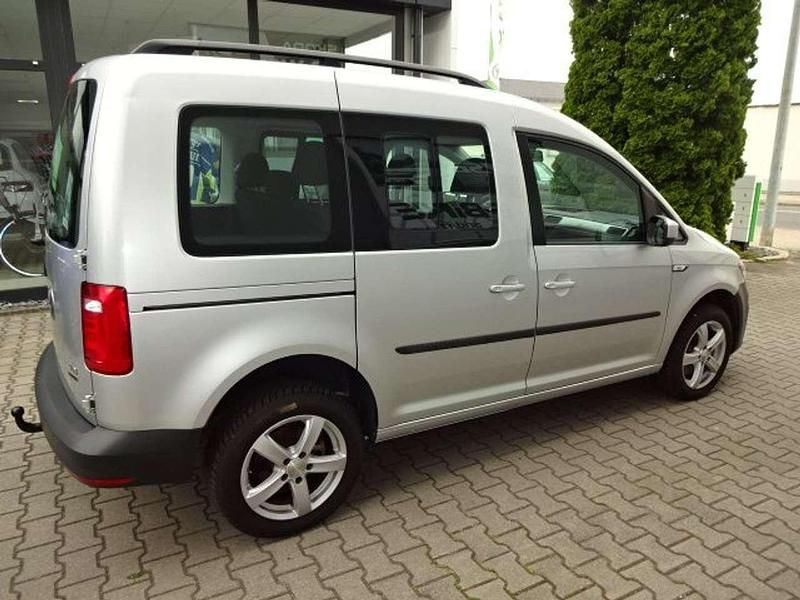 Gebraucht VW Caddy Trendline 122 PS (89 kW) 2015 Reflexsilber metallic Van / Kleinbus