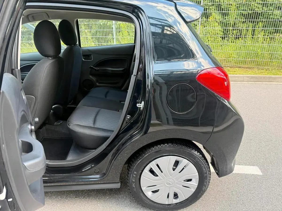 Gebraucht Mitsubishi Space Star Select 80 PS (58 kW) 2022 Schwarz Kleinwagen