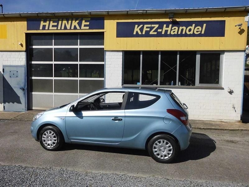 Blau Gebraucht 2009 Hyundai i20 Classic Limousine | 2.950 € (Fairer Preis) - Bild 1/4