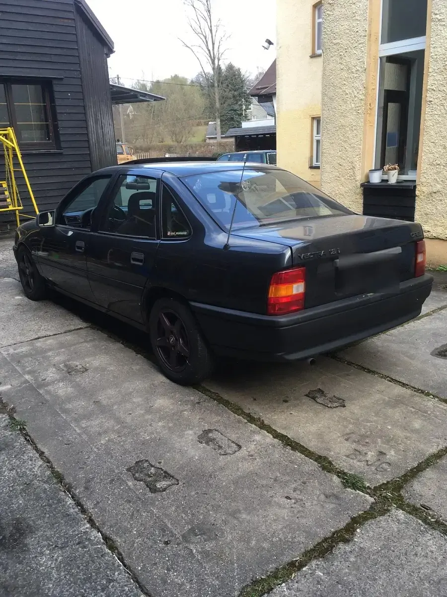 Gebraucht Opel Vectra 90 PS (66 kW) 1992 Schwarz Limousine