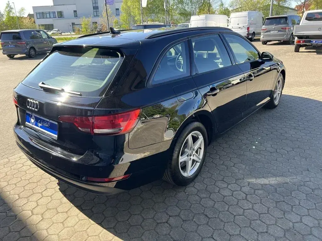 Gebraucht Audi A4 150 PS (110 kW) 2017 Brillantschwarz Kombi