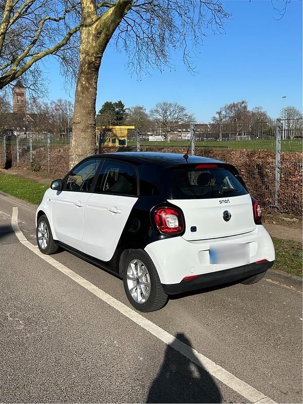 Gebraucht Smart ForFour Electric Drive 60 kW (82 PS) 2019 Weiß Kleinwagen