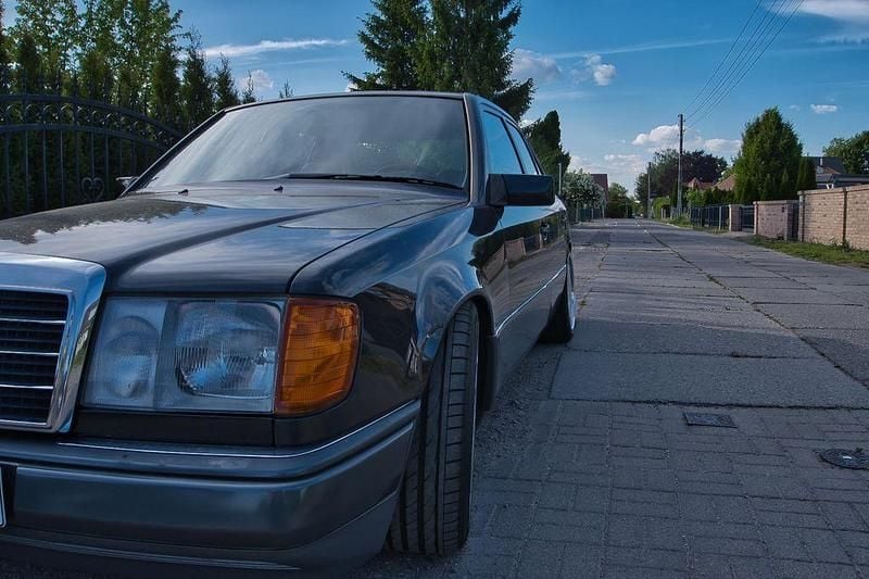 Gebraucht Mercedes 230 132 PS (97 kW) 1989 Limousine