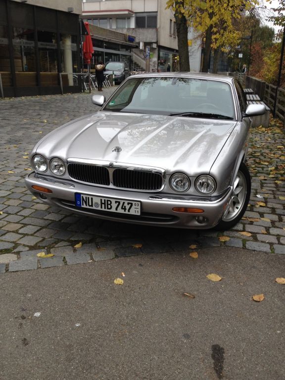 Silber Gebraucht 2002 Jaguar XJ8 Executive Limousine | 12.490 € - Bild 1/4