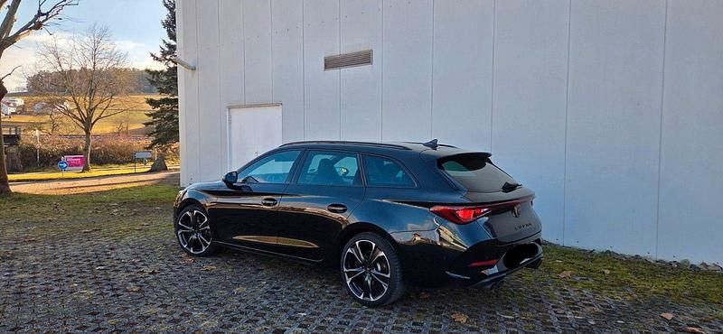 Second-hand Cupra Leon VZ 300 CP (220 kW) 2023 Negru Break