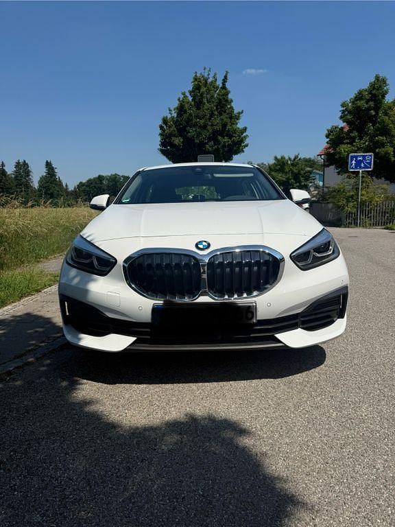 Weiß Gebraucht 2023 BMW 116 Advantage Kleinwagen | 22.500 € (Fairer Preis) - Bild 1/4