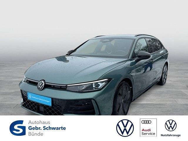 Grün Gebraucht 2024 VW Passat Style Kombi | 42.470 € (Teuer) - Bild 1/4