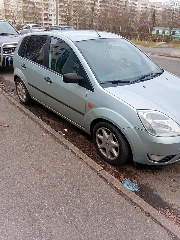 Gebraucht Ford Fiesta 69 PS (50 kW) 2004 Grün Kleinwagen