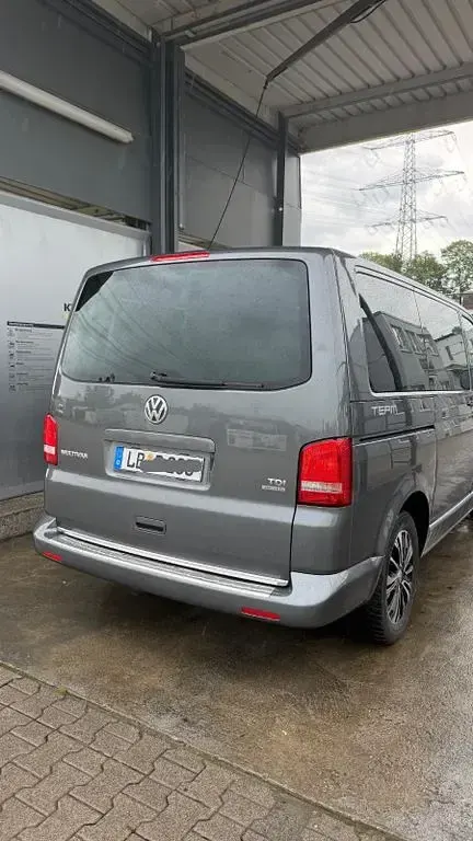 Gebraucht VW Multivan 179 PS (131 kW) 2010 Grau Van / Kleinbus
