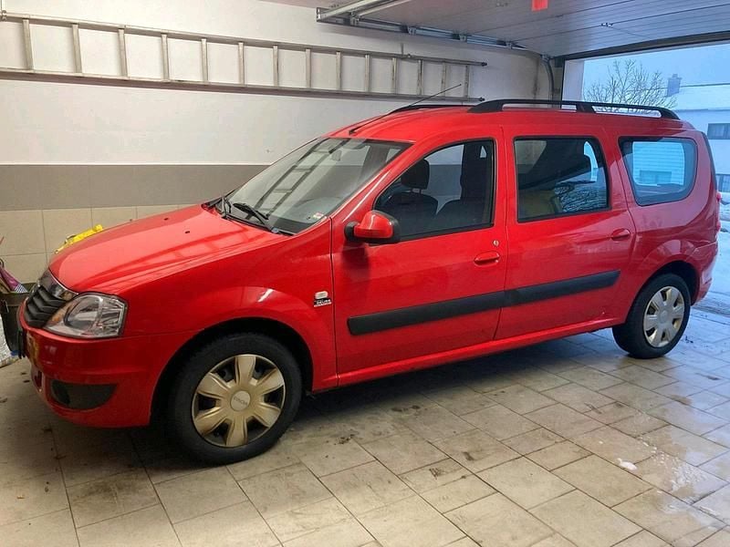 Rot Gebraucht 2011 Dacia Logan Kombi | 3.900 € - Bild 1/4