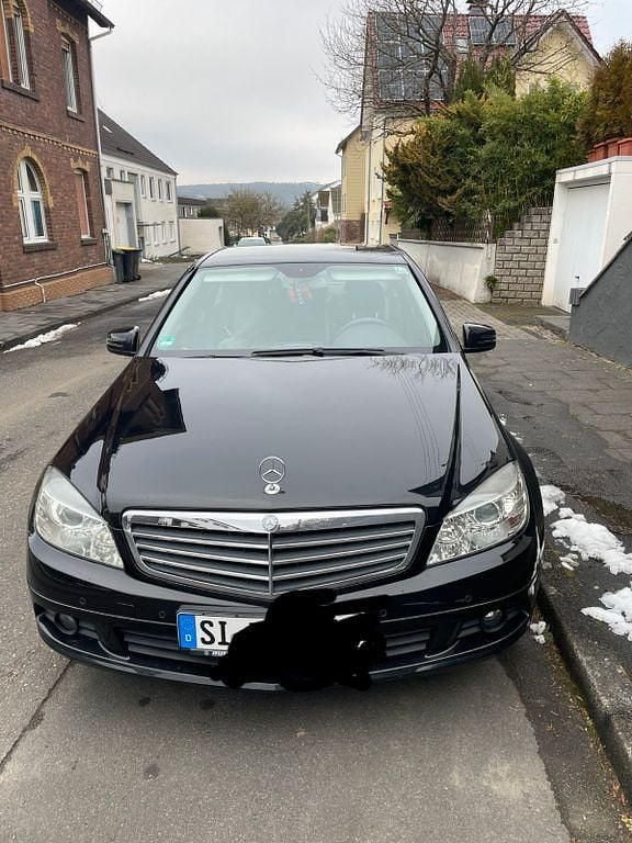 Schwarz Gebraucht 2010 Mercedes C200 Avantgarde Limousine | 6.700 € - Bild 1/4