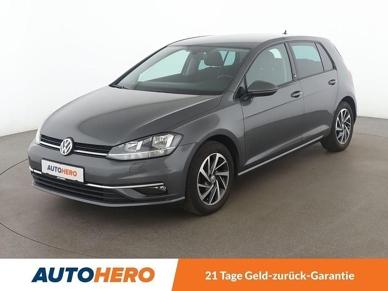 Grau Gebraucht 2018 VW Golf VII Sound Limousine | 15.260 € (Guter Preis) - Bild 1/3